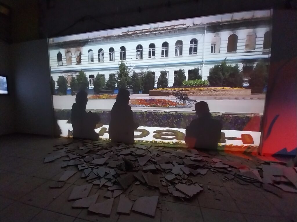 Teatr Działań Wojennych - wystawa Wojtka Kukuczki (wrażenia z wystawy) 4 Wystawa Wojciecha Kukuczki Teatr Działań Wojennych