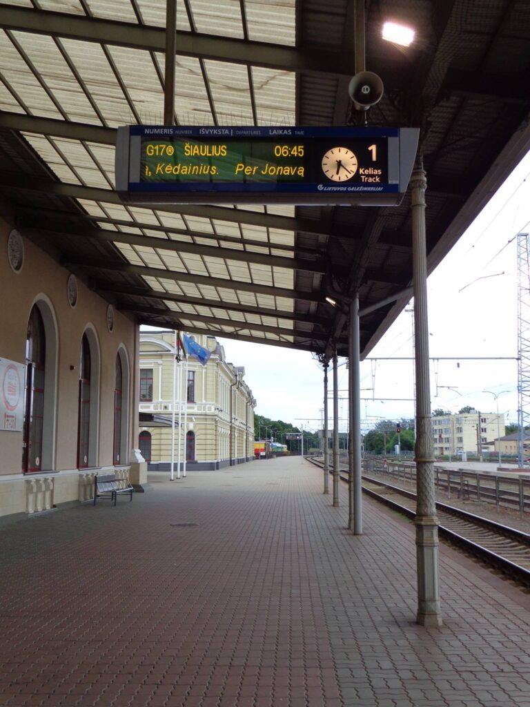 Czesław Miłosz i jego dom rodzinny 4 Dworzec autobusowy w Kiejdanach na Litwie.